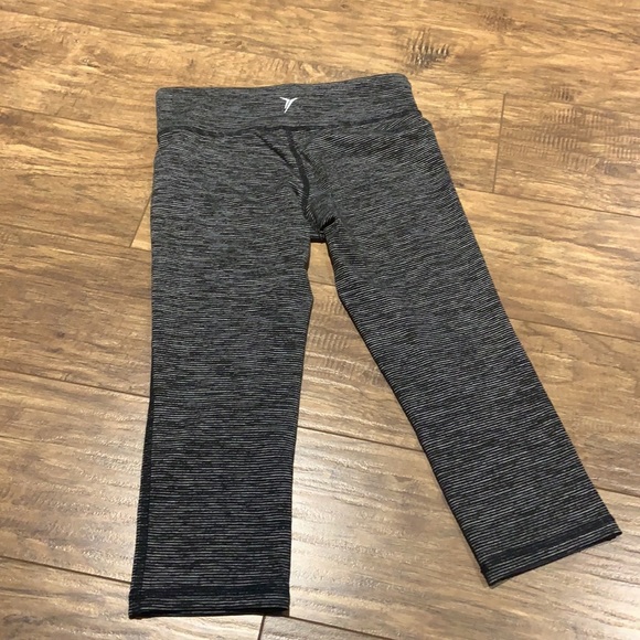 Old Navy workout capris - Picture 4 of 8